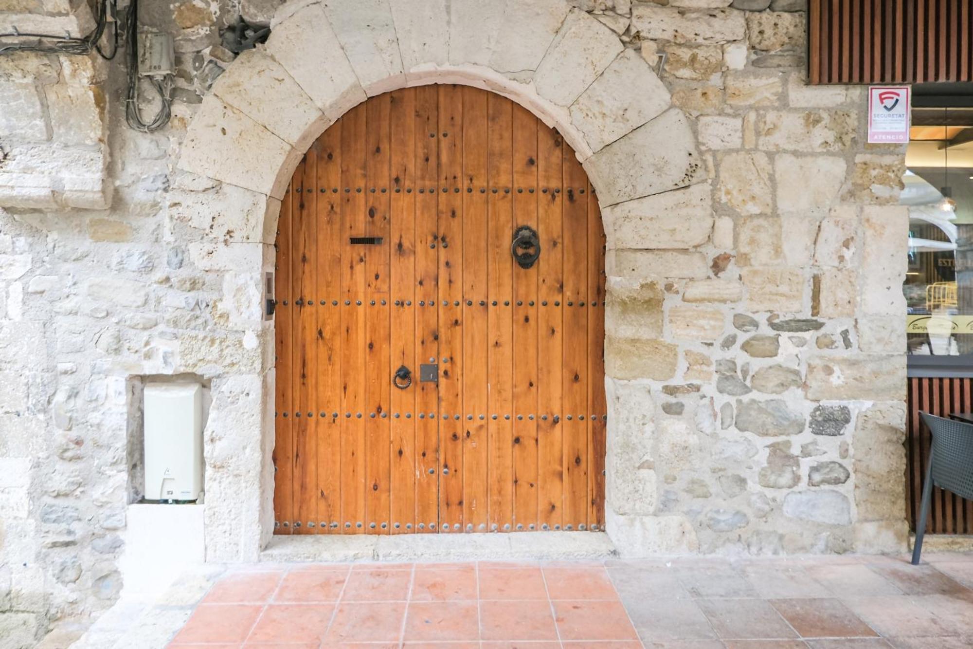 Can Cintet 1 Apartamento En La Plaza De Besalu Exterior photo