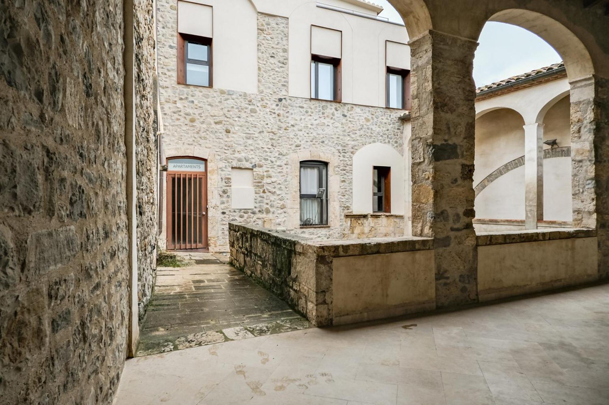 Can Cintet 1 Apartamento En La Plaza De Besalu Exterior photo